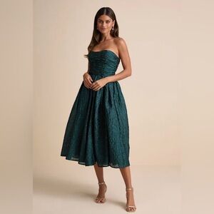 Lulus “Analeia” lace up dark green jacquard strapless dress